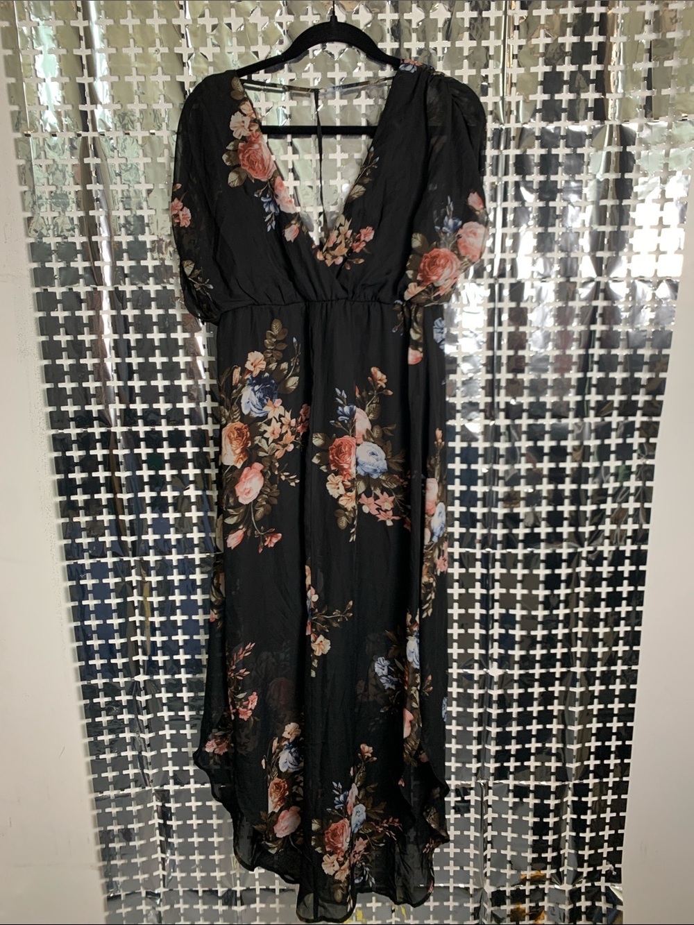 Black Floral High-Low V-Neck Dress - Picture 4 of 4
